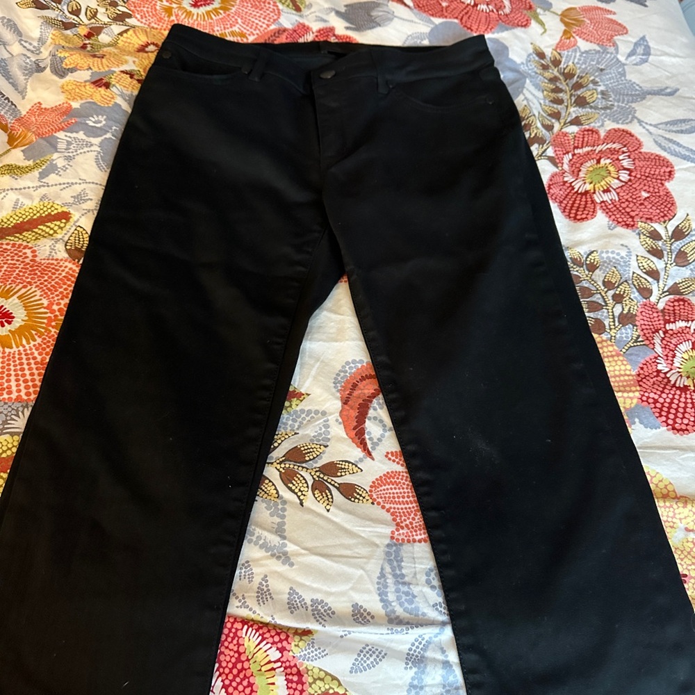 Stretch black pants w ankle zips